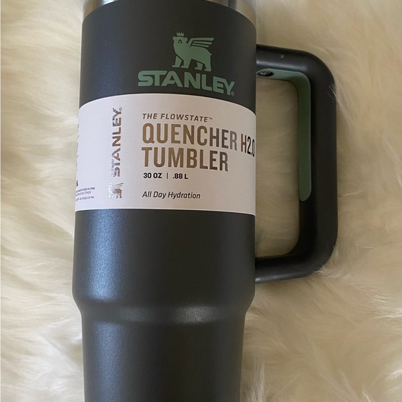 NWT New Stanley 30 Oz. Quencher H2.0 Tumbler in CHARCOAL Grey - Picture 2 of 6